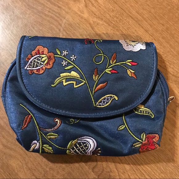 Bueno Handbags - Bueno make up bag with mirror